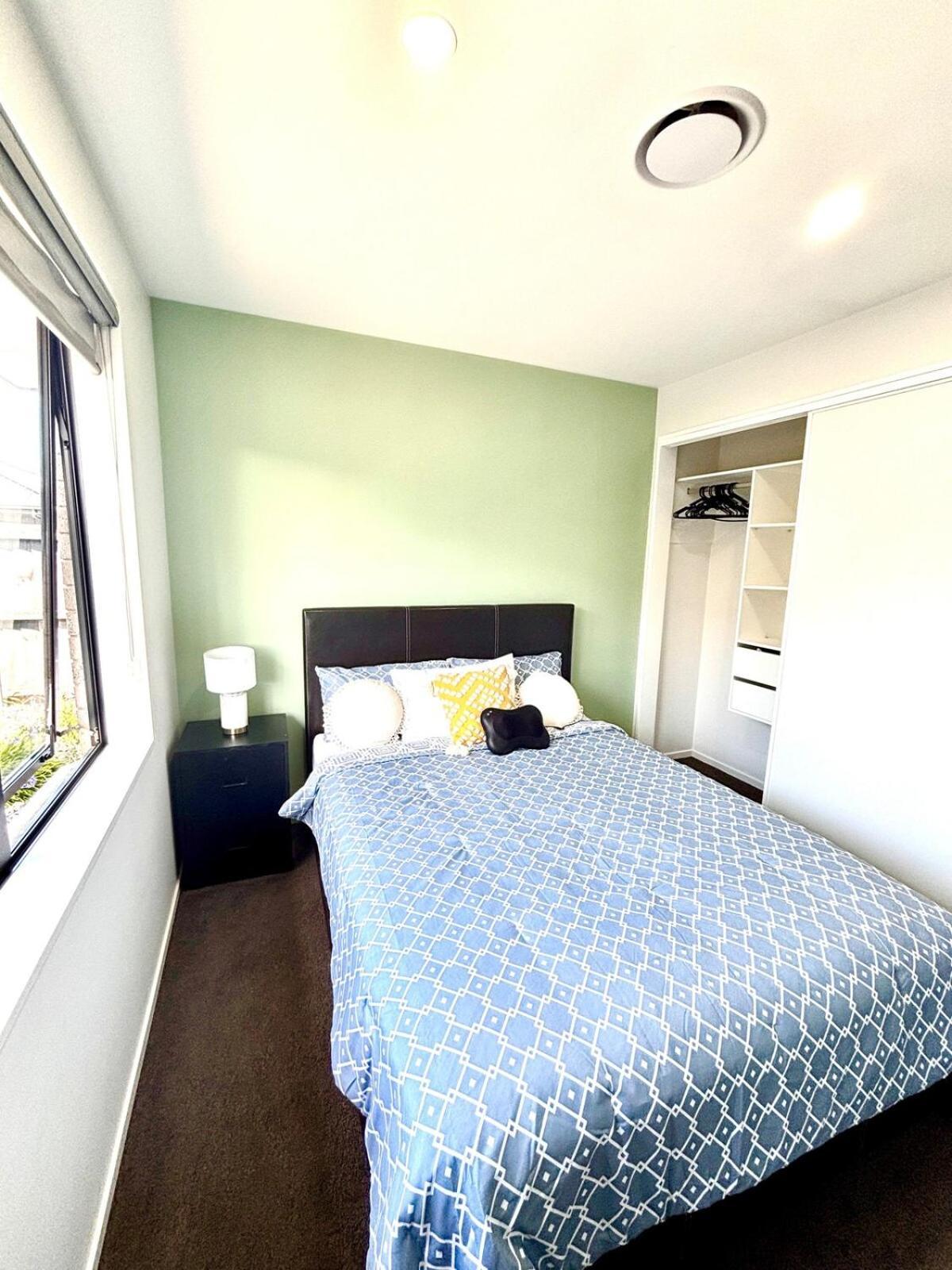 Modern Three Bedroom House Holiday home *