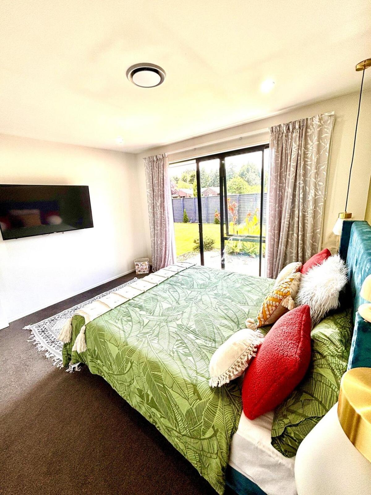 Modern Three Bedroom House Holiday home Christchurch